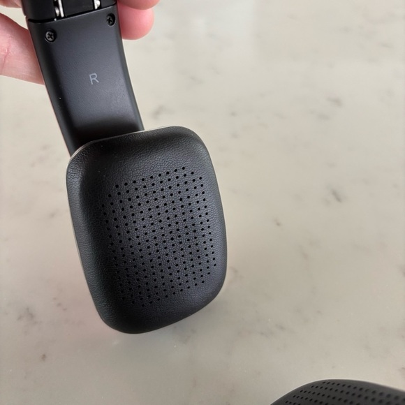 Belink Rose Gold Wireless Headphones - Picture 6 of 8